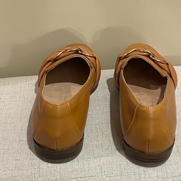 Rockport Trutech Susana Woven Chain Slip-On Loafers in British Tan & Gold, 8 - Picture 3 of 7